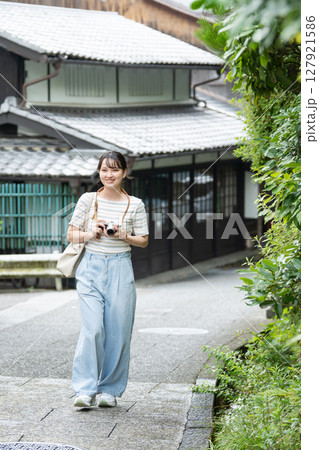 女子旅 カメラ女子 旅行 女子旅 カメラ女子 旅行 127921586