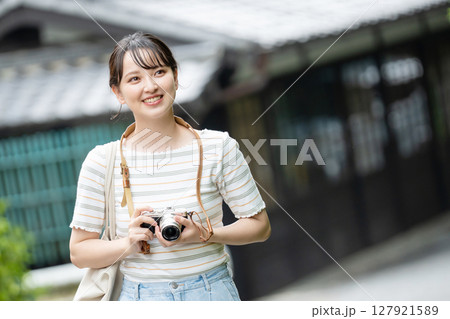 女子旅　カメラ女子　旅行 127921589