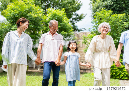 三世代家族 ファミリーイメージ 三世代家族 ファミリーイメージ 127921672