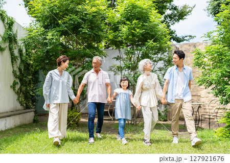 三世代家族　ファミリーイメージ 127921676