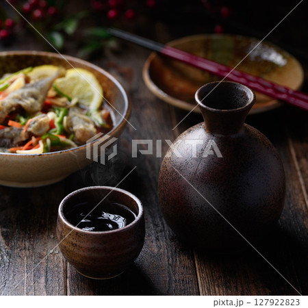 日本酒の熱燗とあじの南蛮漬け 127922823