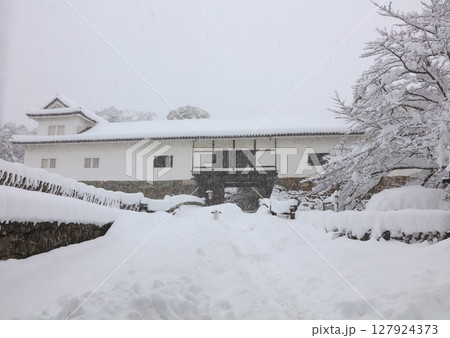 「国宝」彦根城・天秤櫓の雪景色/最強寒波の日/日本100名城/日本の音風景100選/琵琶湖国定公園 127924373