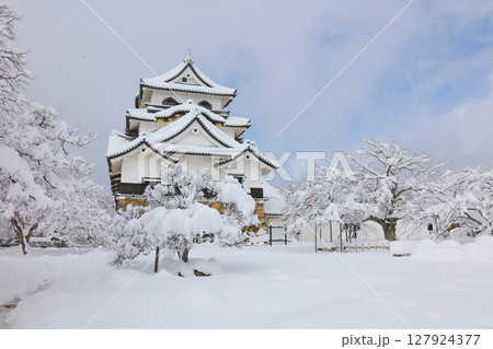 「国宝」彦根城・天守の雪景色/最強寒波の日/日本100名城/日本の音風景100選/琵琶湖国定公園 127924377