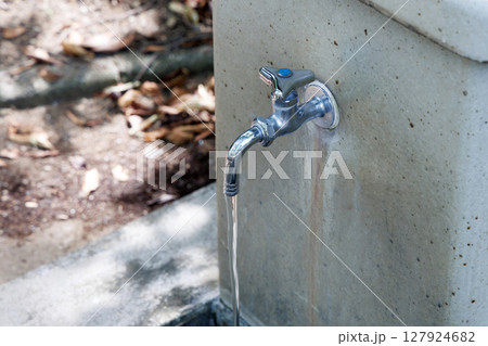 公園の水道 127924682