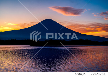 田貫湖からの朝焼けの富士山 127924784