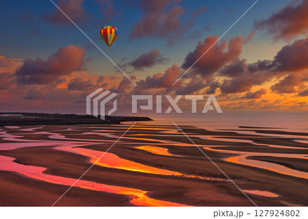 真玉海岸の美しいサンセット風景 真玉海岸の美しいサンセット風景 127924802