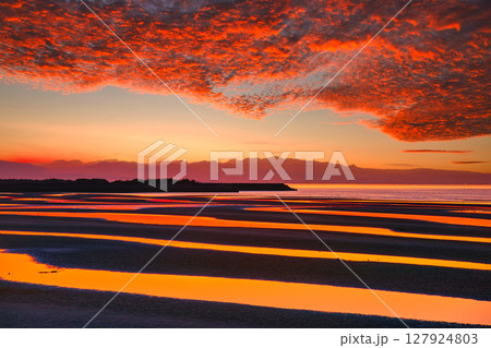 真玉海岸の美しいサンセット風景 真玉海岸の美しいサンセット風景 127924803