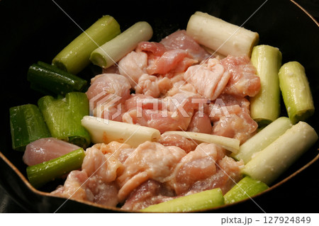 鶏もも肉のねぎ焼き 鶏もも肉のねぎ焼き 127924849