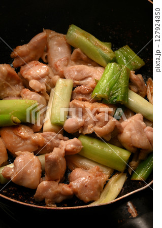 鶏もも肉のねぎ焼き 鶏もも肉のねぎ焼き 127924850