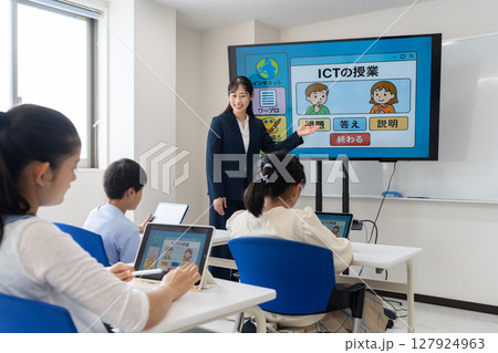 小学生のICT授業 127924963