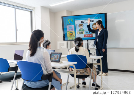 小学生のICT授業 127924968
