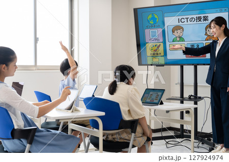 小学生のICT授業 127924974