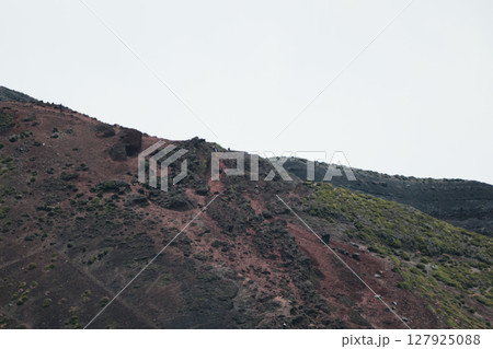 滑る足場の高千穂峰 127925088