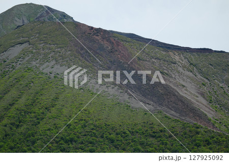 高千穂峰の登山者の風景 高千穂峰の登山者の風景 127925092