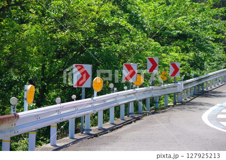 線形誘導標　視線誘導標 127925213