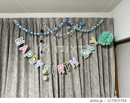 誕生日飾り 127925768