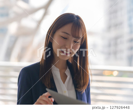 ビジネスシーン ビジネスシーン 127926448