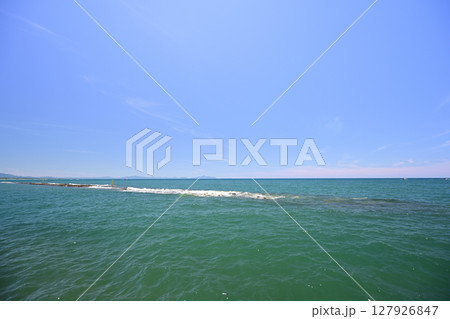 江口浜の綺麗な海と水平線 江口浜の綺麗な海と水平線 127926847