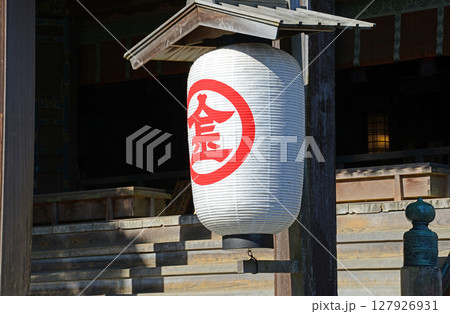 香川県金刀比羅宮拝殿の御神灯-2 127926931