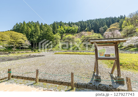 福井県福井市　快晴の一乗谷朝倉氏遺跡 127927743