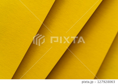 重なる黄色い画用紙 重なる黄色い画用紙 127928063