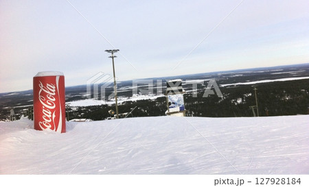 ゲレンデのオブジェ 127928184