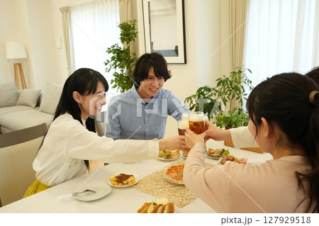 ホームパーティ 127929518