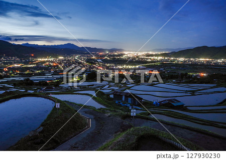 棚田と夜景 127930230