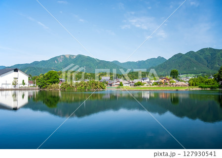 『南地神池（通称 じじ池）』新緑風景　三重県四日市市水沢町 127930541