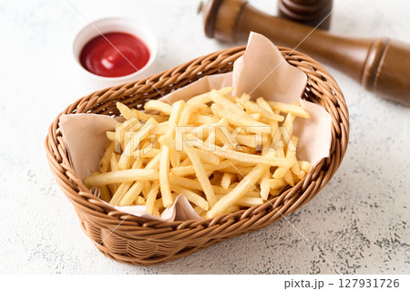 フライドポテト 127931726