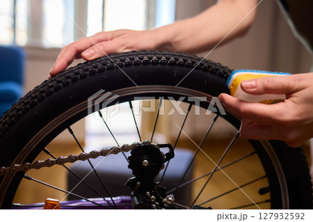 Important Steps for Effectively Cleaning and Properly Maintaining a Bicycle Wheel Important Steps for Effectively Cleaning and Properly Maintaining a Bicycle Wheel 127932592