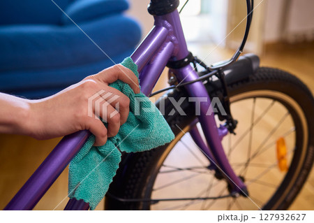 Important Steps for Effectively Cleaning and Properly Maintaining a Bicycle Wheel Important Steps for Effectively Cleaning and Properly Maintaining a Bicycle Wheel 127932627