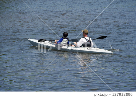 2人乗りリバーカヤック　親子で川遊び 127932896