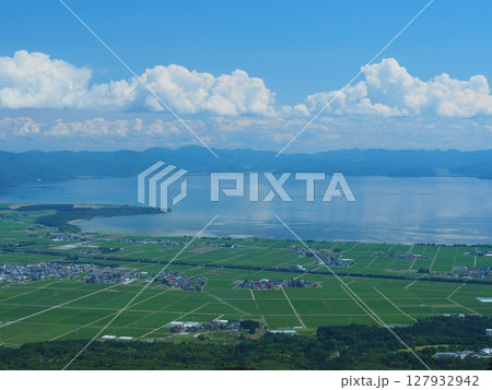 猪苗代スキー場から望む夏の猪苗代湖 127932942