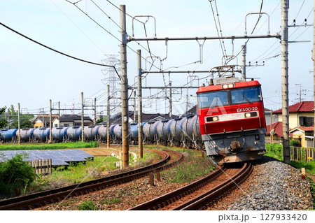 電気機関車『EH500・金太郎』が牽引する… タンク貨物列車 127933420