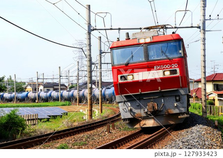 電気機関車『EH500・金太郎』が牽引する… タンク貨物列車 127933423