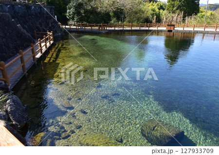鹿児島 霧島山麓丸池湧水 湧水 池 鹿児島 霧島山麓丸池湧水 湧水 池 127933709