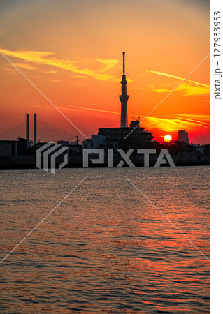 スカイツリーと夕焼け スカイツリーと夕焼け 127933953