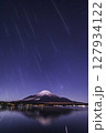 富士と流星 127934122