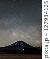 富士と流星 127934125