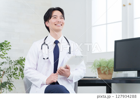 笑顔の医者 127934288