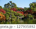 秋の相楽園　紅葉の日本庭園　神戸市 127935892