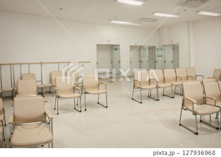 病院の待合室 127936968