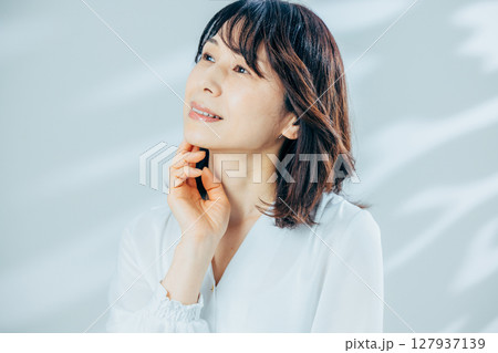 女性 ビューティー ミドルシニア 女性 ビューティー ミドルシニア 127937139