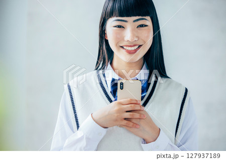 女子高生　制服 127937189