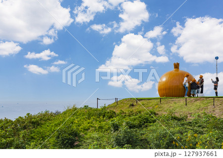 うずの丘の景観と玉ねぎオブジェ（大鳴門橋記念館） 127937661