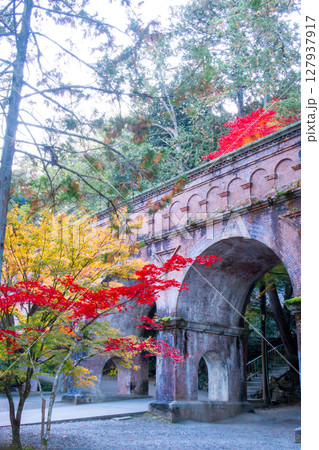 紅葉の南禅寺　琵琶湖疏水 127937917