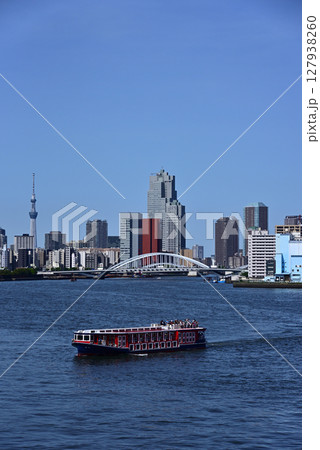 東京港風景～築地大橋、隅田川、スカイツリー～ 127938260