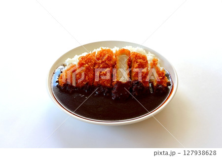 白バックのカツカレー(ブラックカレー) 白バックのカツカレー(ブラックカレー) 127938628