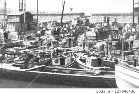 古写真　1932年　東京　築地の魚河岸 127940430